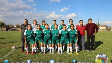 DR. TUNCER YILDIZ STADIMIZDA BAYAN FUTBOLCULAR