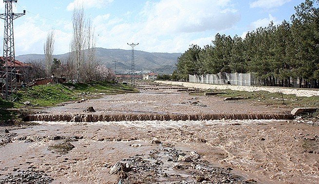 YAĞIŞLAR MADDİ ZARARA YOL AÇTI