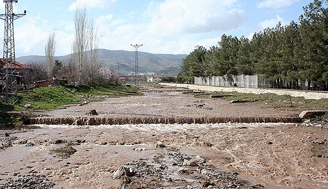 YAĞIŞLAR MADDİ ZARARA YOL AÇTI