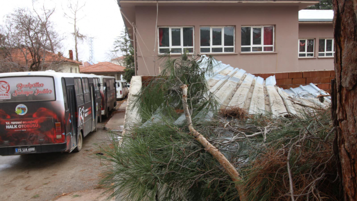 FIRTINADAN DOLAYI HASAR GÖREN YERLERİN ONARIMI YAPILACAK