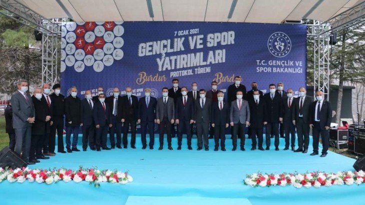 İLÇEMİZDE YAPILACAK OLAN HALI SAHA VE VOLEYBOL,BASKETBOL PROTOKOLLERİNE İMZALAR ATILDI